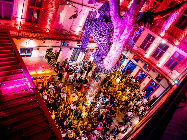 Ruin pubs are an excellent option for late evenings